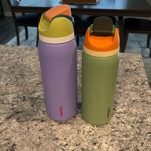 Owala water bottles set of 2.